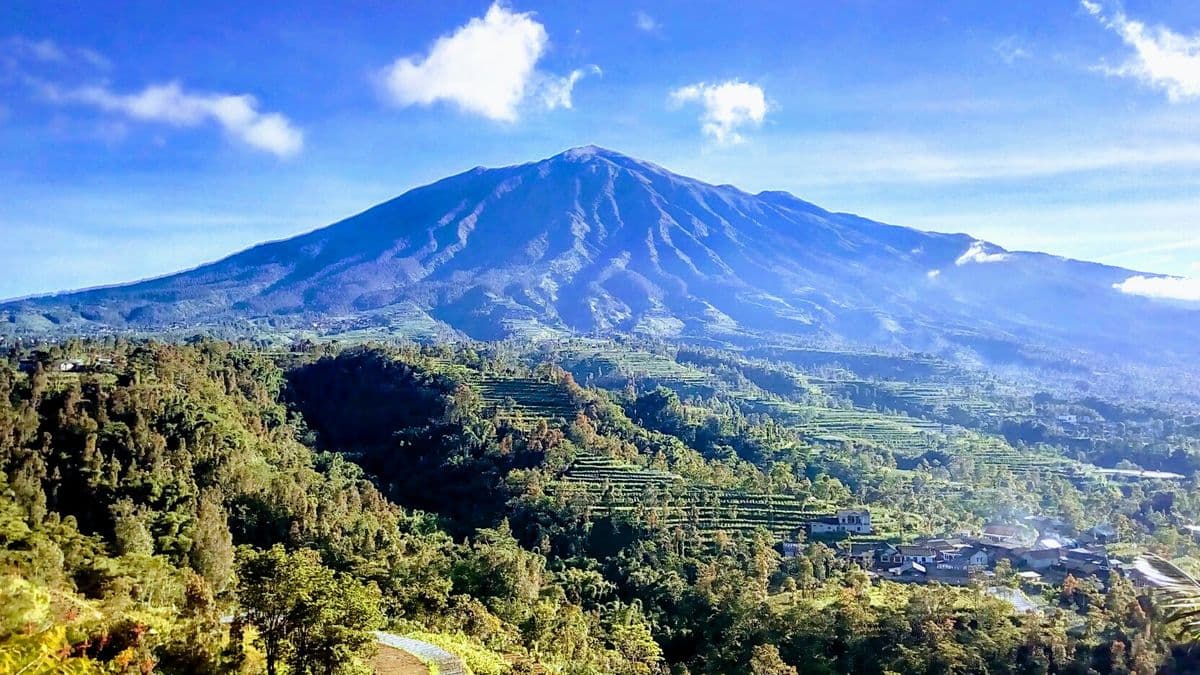 Pemandangan Gunung Merapi dari Desa Samiran
