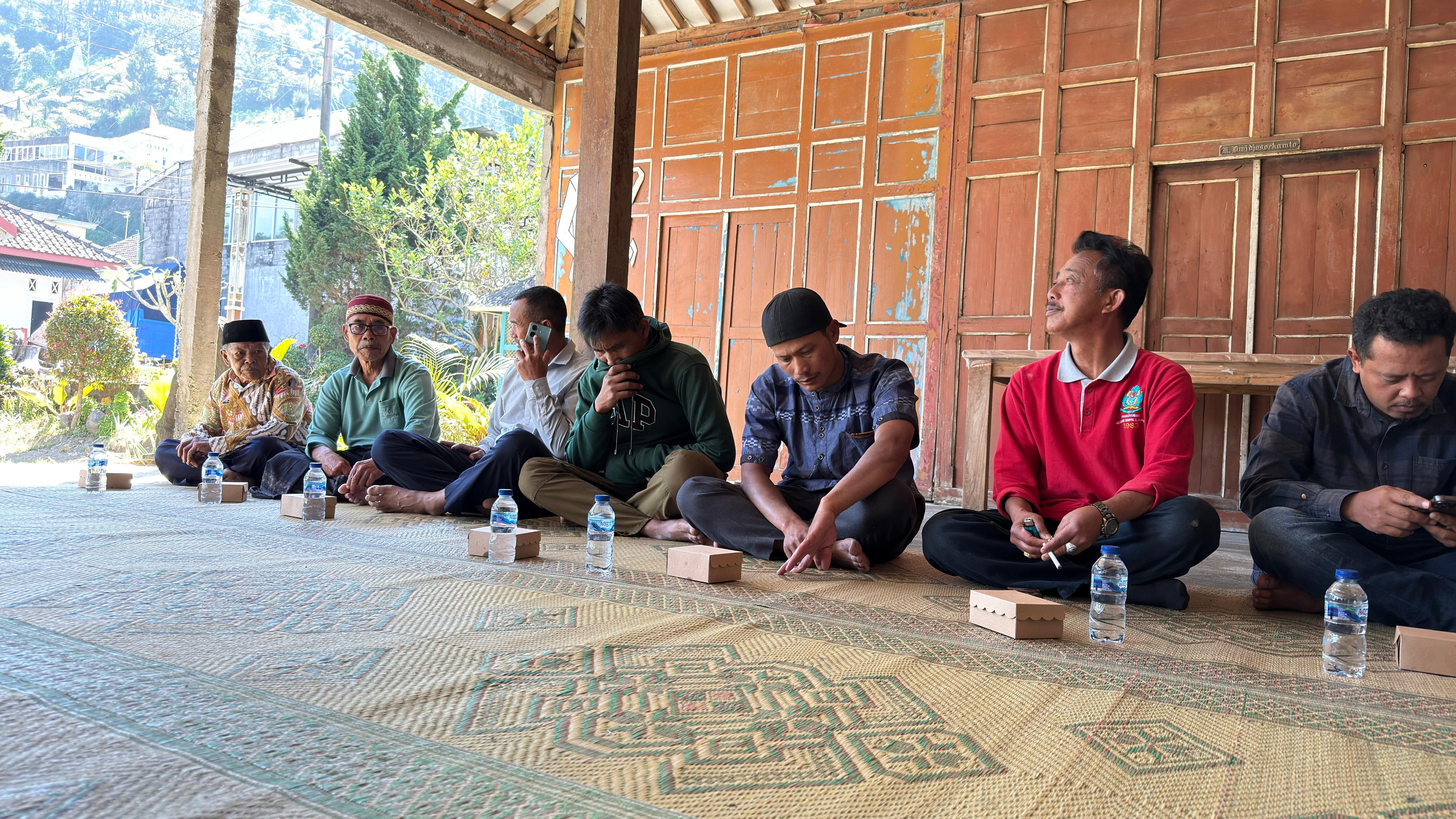 Audien dari RT RT dan warga saat pemaparan materi legalitas dan tumpah tindih akta tanah