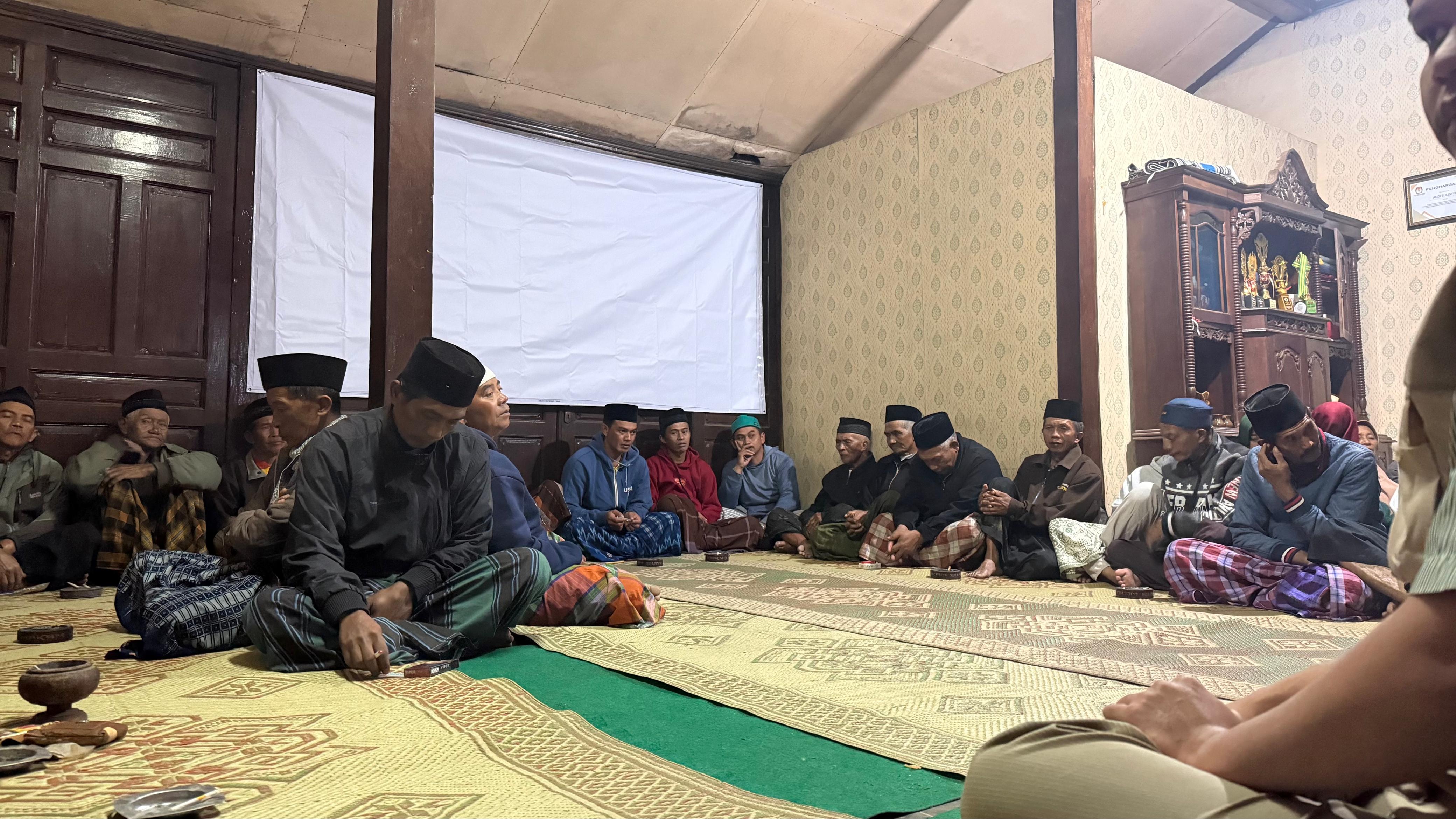 Dokumentasi visual Edukasi Keselamatan dan Kesehatan Kerja (K3) sebagai Upaya
Meningkatkan Kesadaran dan Keamanan dalam Aktivitas Kerja Masyarakat Desa.