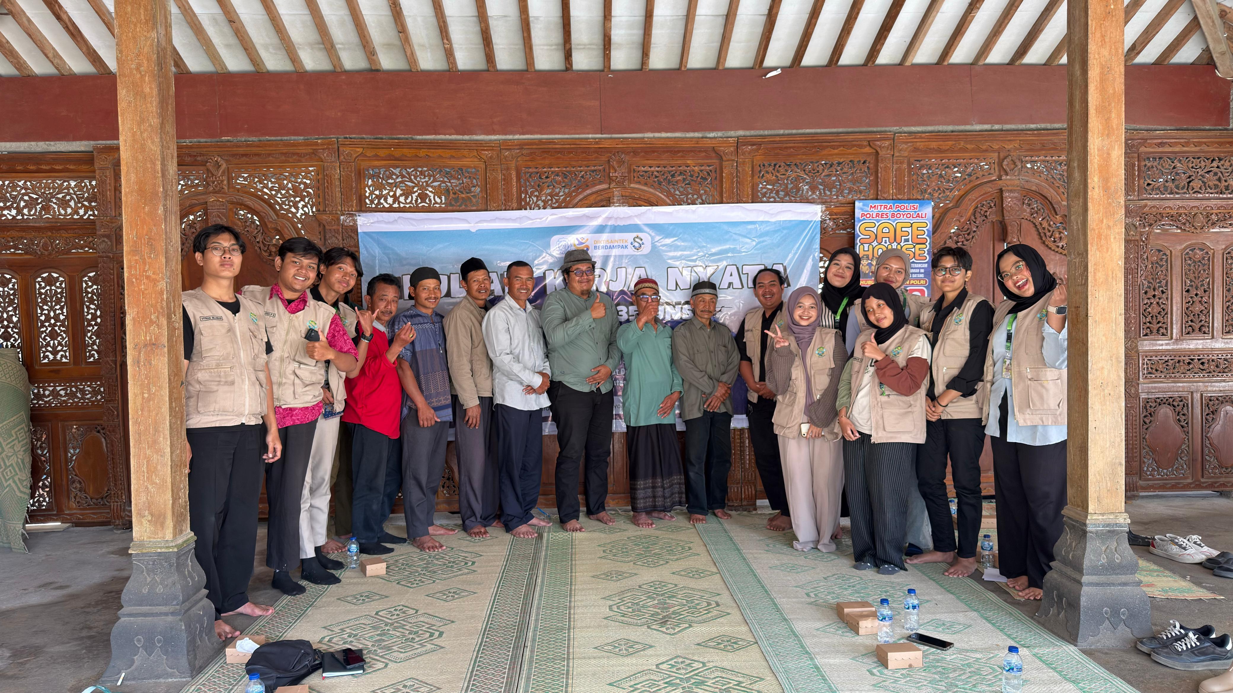 Dokumentasi visual Sosialisasi Legalitas Kepemilikan Tanah dan Pencegahan Tumpang Tindih Akta akibat Cacat Administratif melalui Edukasi Data Pertanahan dan Bukti Kepemilikan yang Sah
